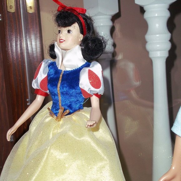 VTG Disney Princess Snow White Classic Doll - Picture 2 of 2